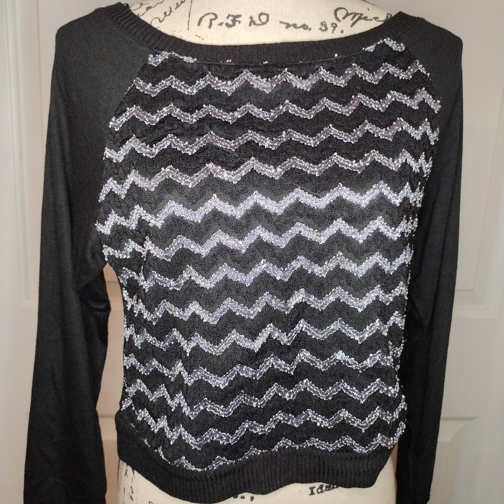 NWT Ambiance Apparel Black Silver Chevron Crop Top Shirt Blouse Size M